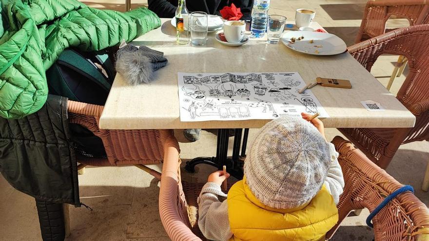 Los restaurantes de Algaida ofrecen manteles para colorear para reducir el uso de las pantallas entre niños y niñas