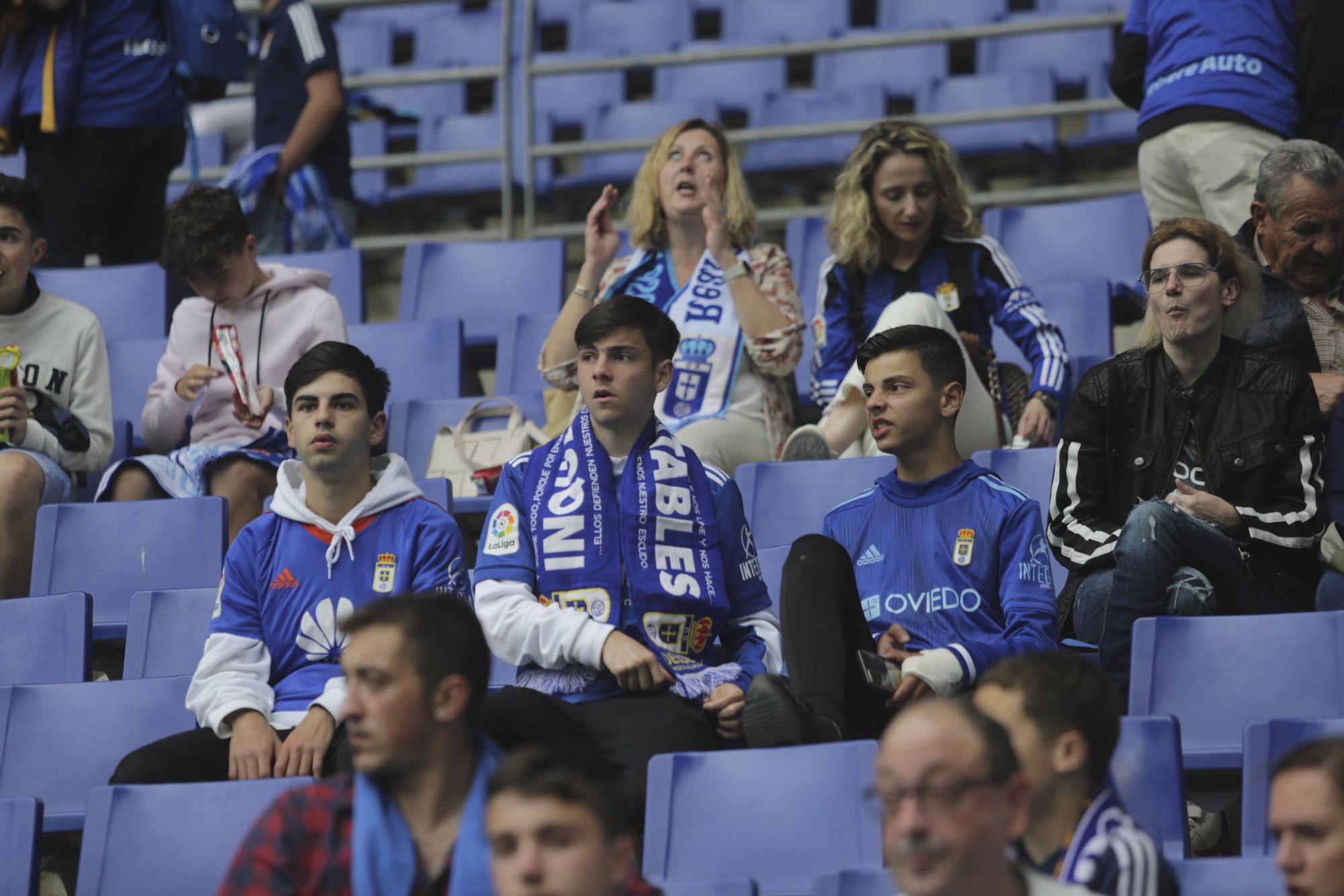 ¿Estuviste en el partido entre el Real Oviedo y el Ibiza? Búscate en esta galería de fotos