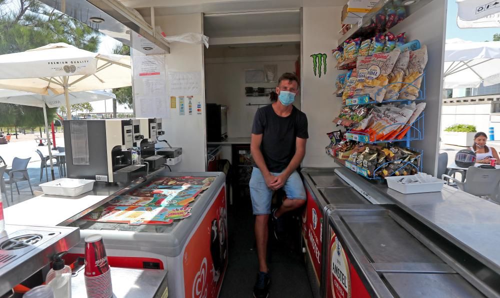 Playas en València medio vacías en el primer fin de semana de agosto