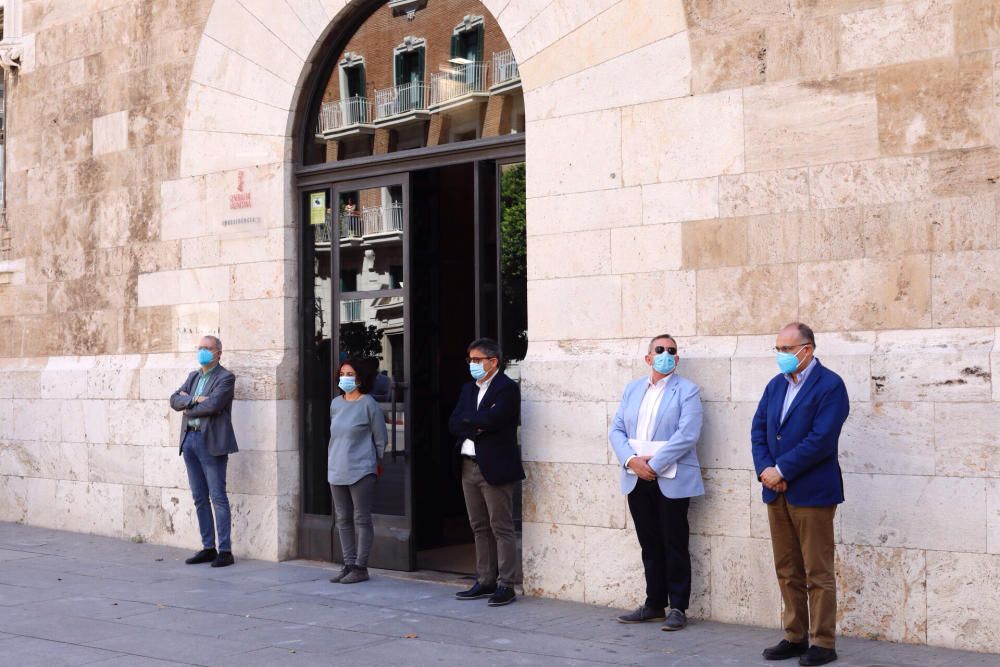 Minuto de silencio institucional por las víctimas de la Covid-19.