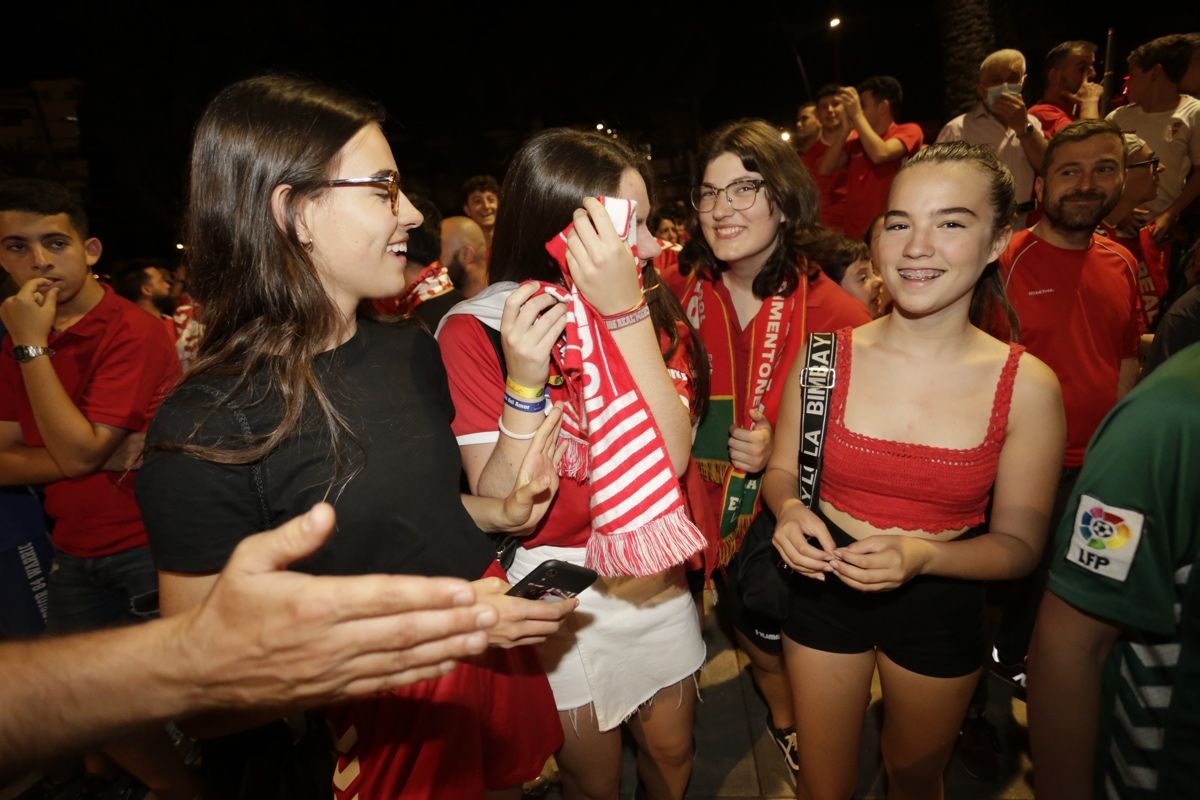 La Circular se llena para celebrar el ascenso del Real Murcia