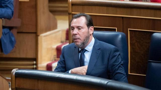 El ministre de Transport i Mobilitat Sostenible, Óscar Puente, al seu escó del Congrés aquest mes de juliol.
