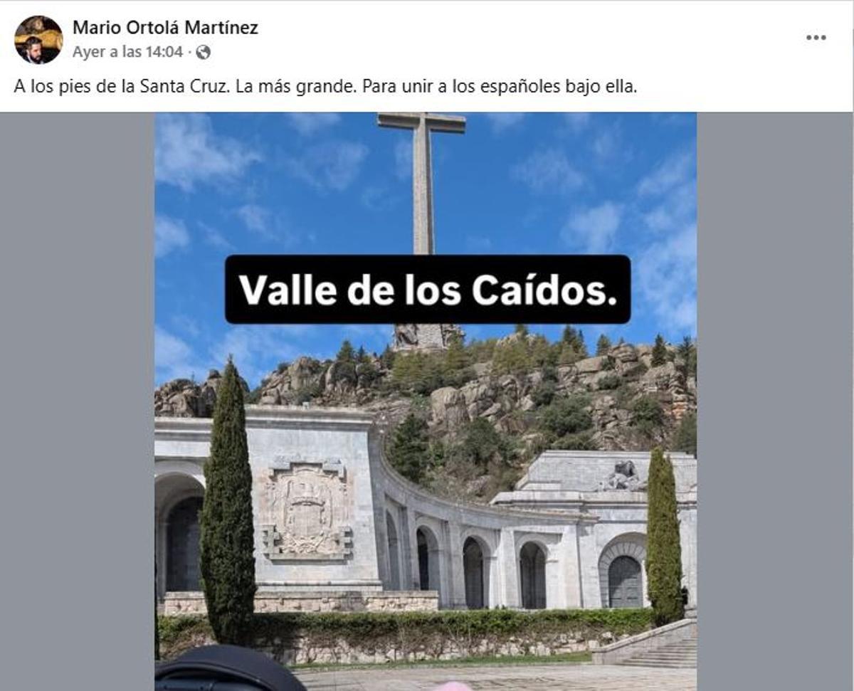 El concejal de Vox en Alicante visita la Cruz de los Caídos