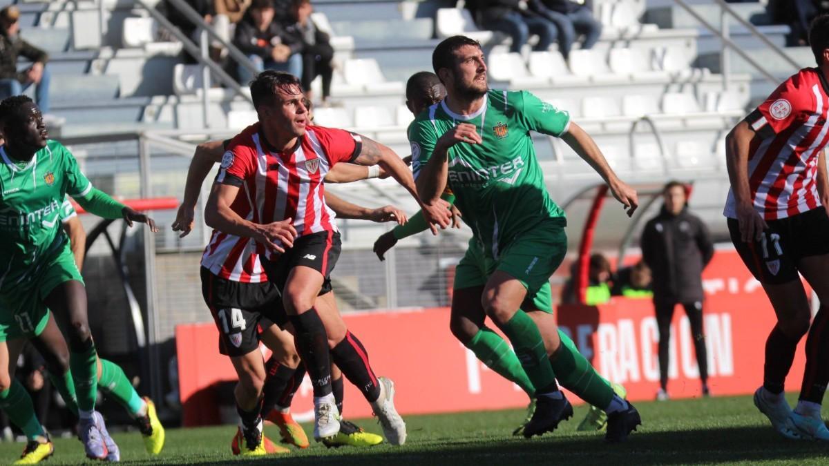 El Cornellà rascó un punto 'in extremis' en el campo del filial del Athletic Club