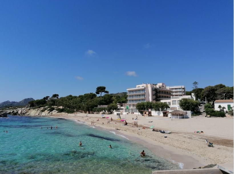 Am 30. Juni ist der Stadtstrand Son Moll noch wunderbar leer