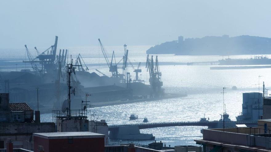 Una huelga en el puerto de Tarragona amenaza la distribución de piensos para el campo