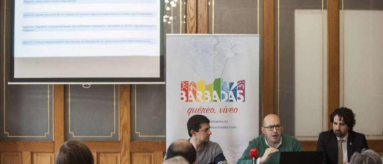 Xosé Manuel Fírvida, Andrés Mazaira y Virxilio Rodríguez, ayer en el Liceo. // Brais Lorenzo