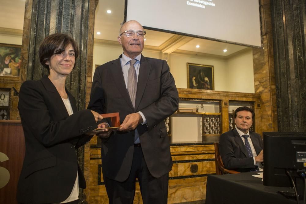 Entrega del premio del Banco Sabadell a la investigación económica a Nagore Iriberri