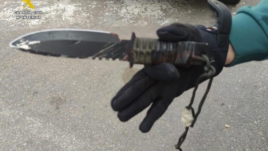 Detenidas tres personas por una reyerta con un cuchillo táctico en Torrevieja