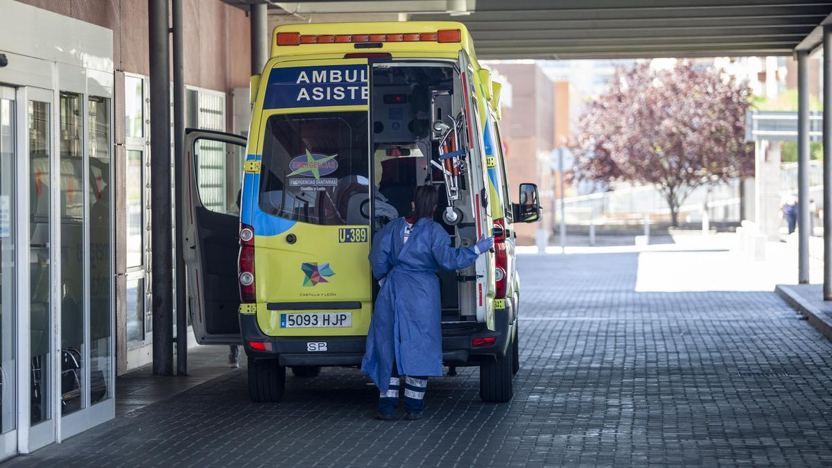 Ambulancia en el Hospital Virgen de la Concha