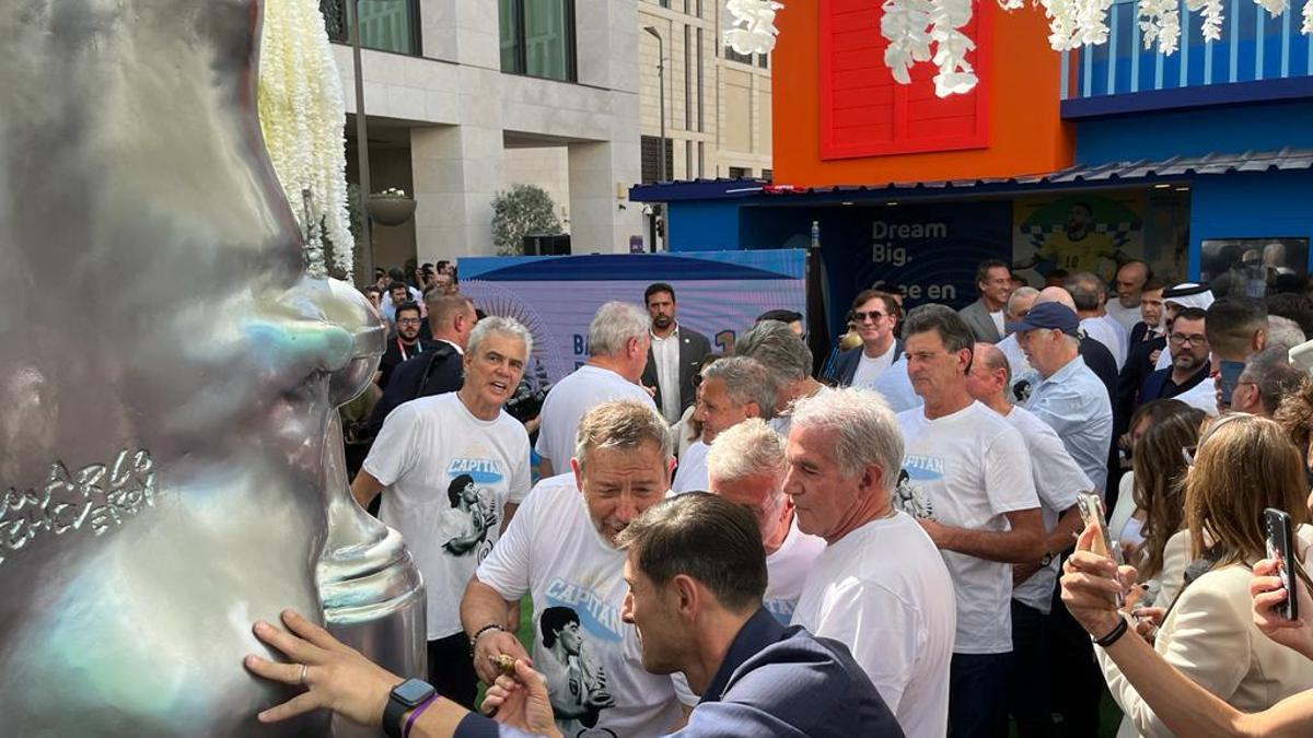 Zanetti y varios ex jugadores argentinos, en el 'Tree of Dreams'