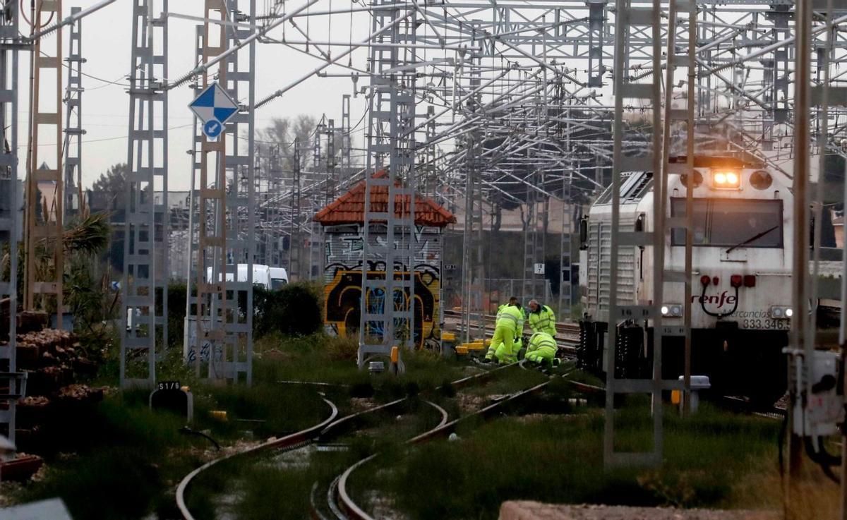 Un robatori de cable afecta trens de Rodalies i l’AVE a València i Castelló