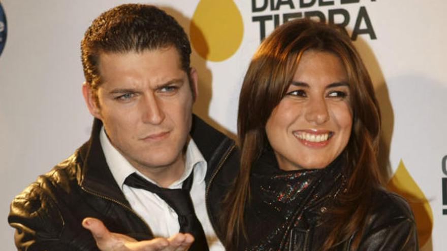 Manu Tenorio y Silvia Casas.