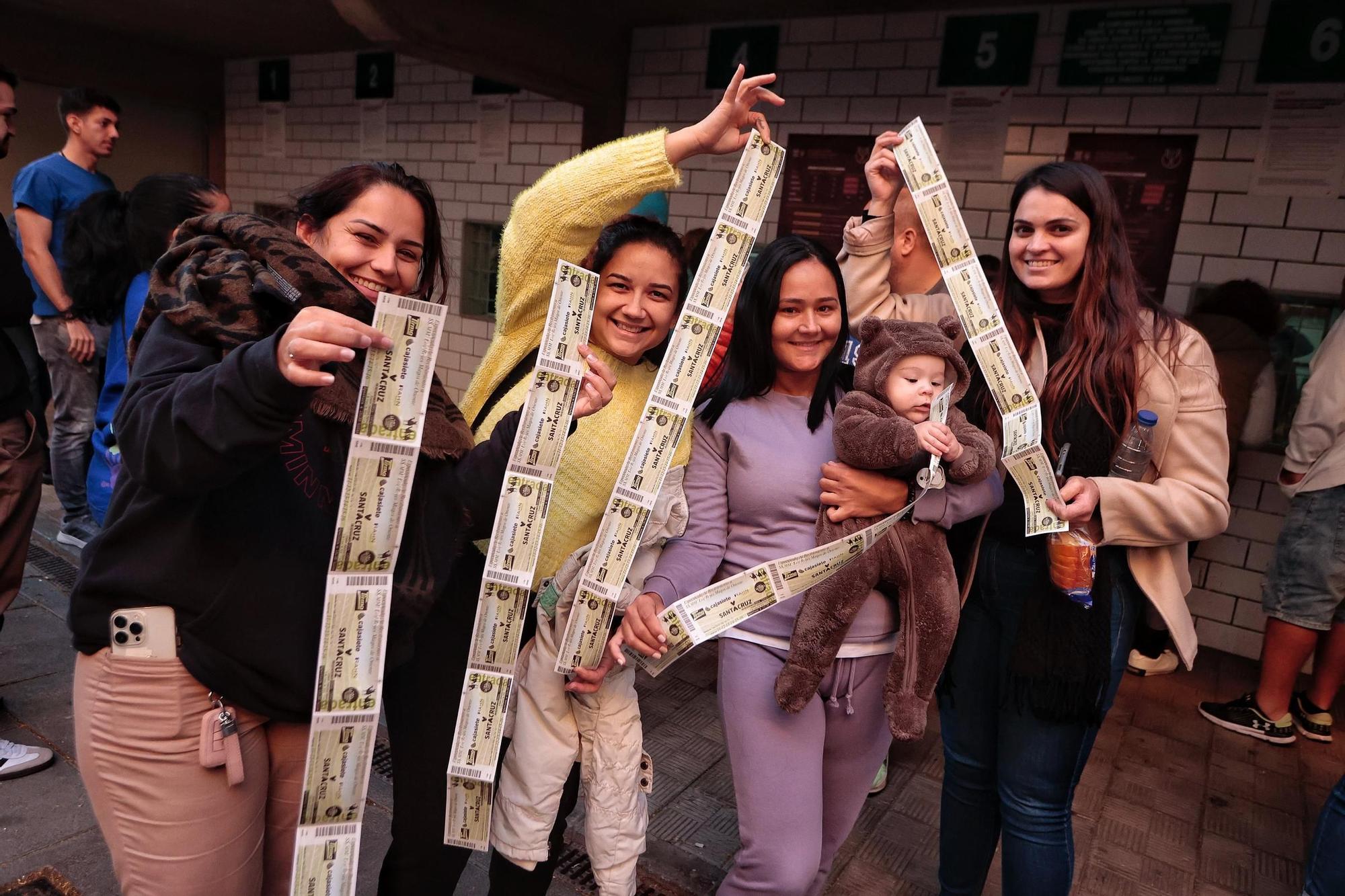 Colas para una entrada para ver a los Reyes Magos en Tenerife