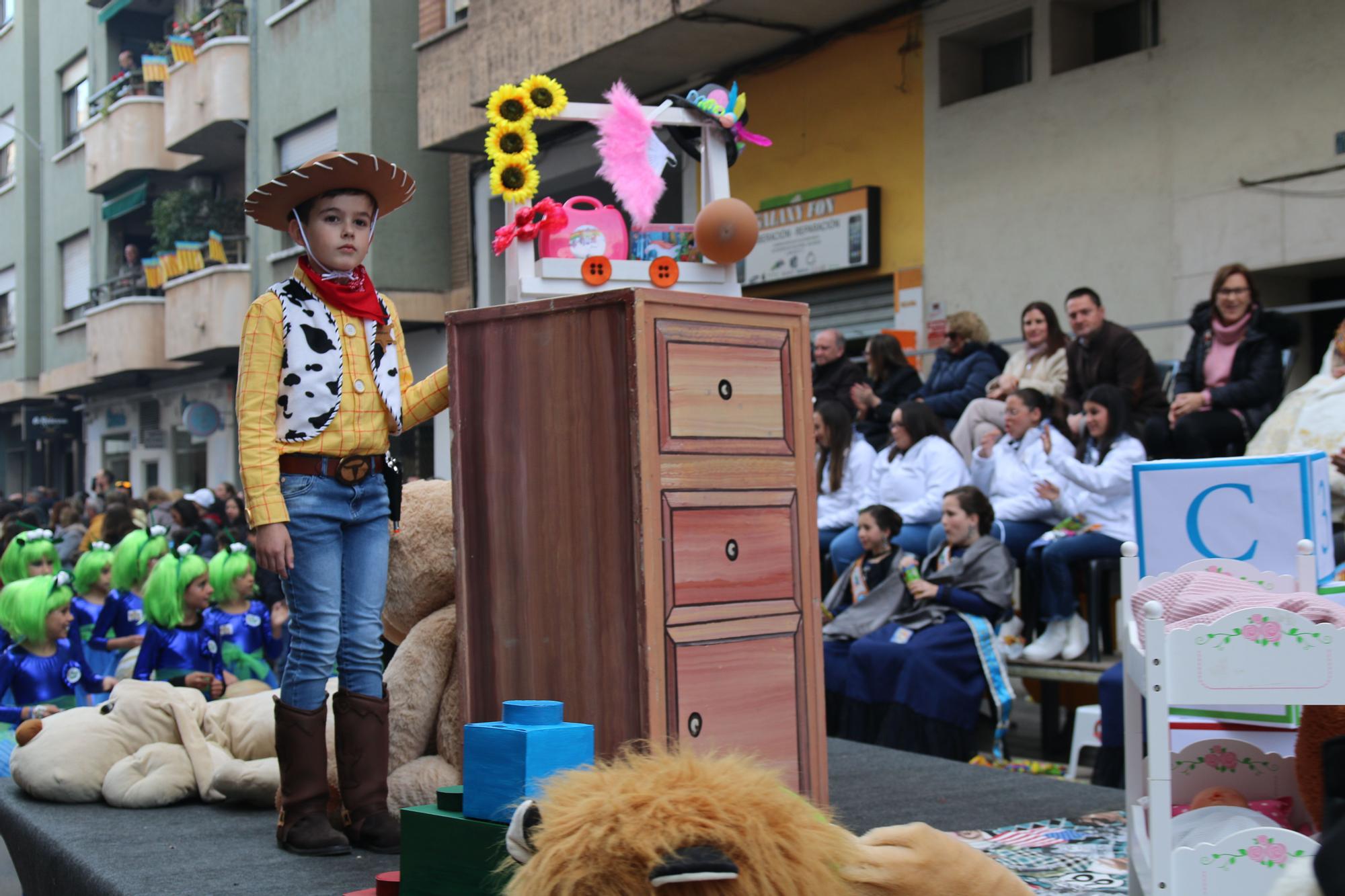Búscate en las fotos del premio al Barri València en la cabalgata del Ninot infantil de Burriana