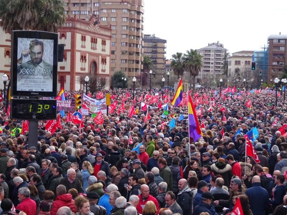 Miles de personas se manifiestan en Gijón en defensa del sistema público de pensiones