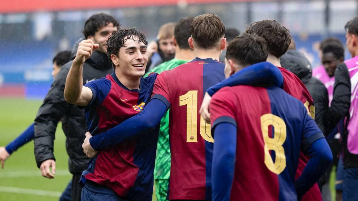 Jan Virgili celebra con sus compañeros el pase a octavos