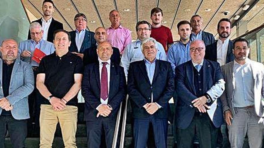 Representants de les diferents autonomies a la reunió de Madrid