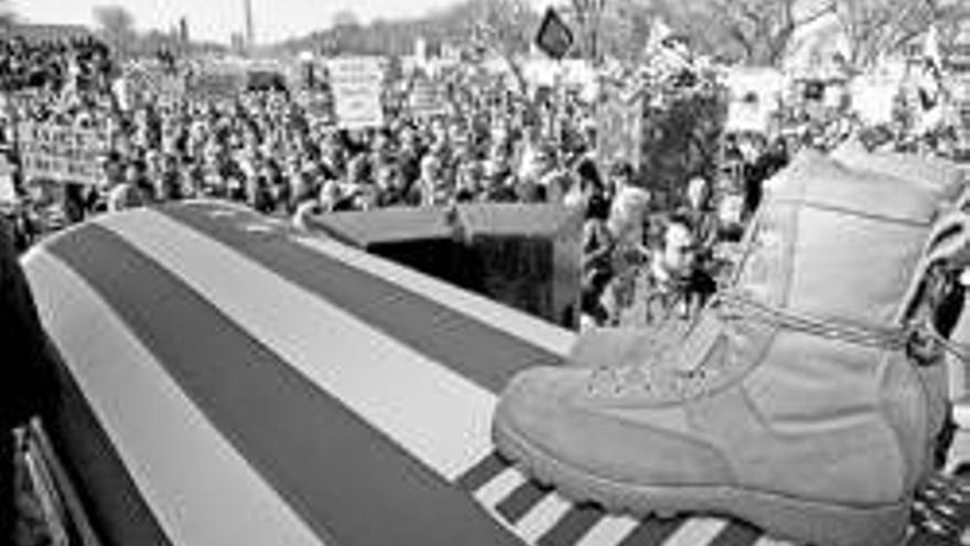 Nutridas protestas en Washington en contra de la política de Bush en Irak