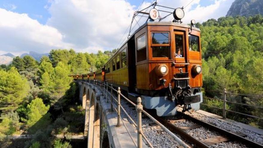 Der Sóller-Zug fährt schon seit über 100 Jahren über die Insel.