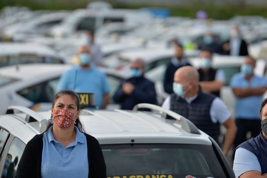 Manifestación-caravana para exigir la regulación del taxi