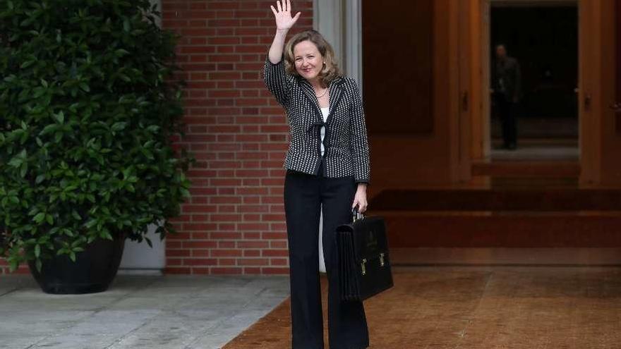 La ministra de Economía, Nadia Calviño, antes de entrar el viernes a la reunión del Gobierno.