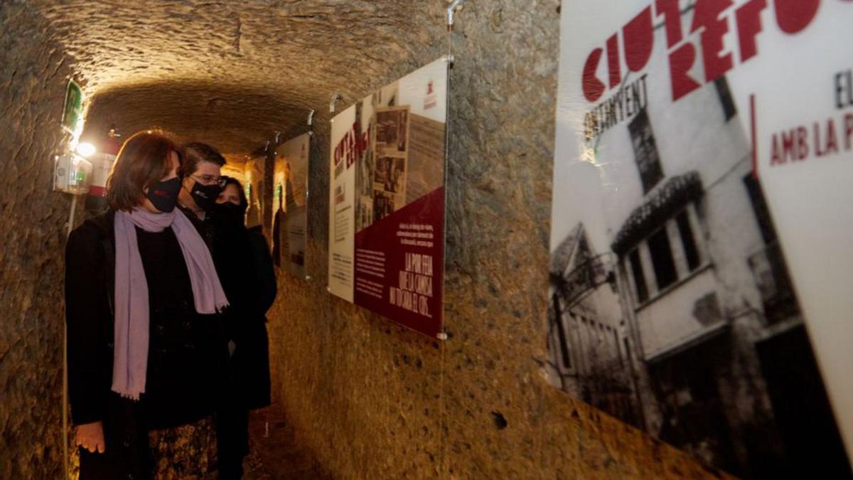 Rosa Pérez y Jorge Rodríguez visitan uno de los refugios. | LEVANTE-EMV