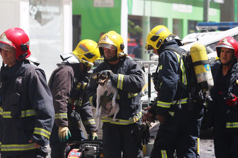 El fuego calcina un edificio de Héroe de Sostoa