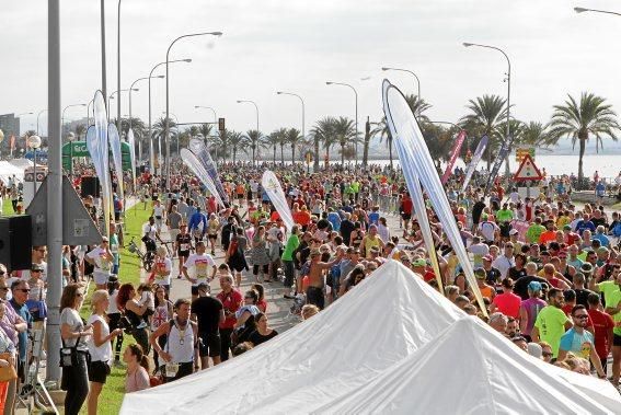 9.000 Läufer aus 49 Ländern gingen am Sonntag den 15.10 an den Start. In der Marathon - Disziplin gingen die Deutschen leer aus.