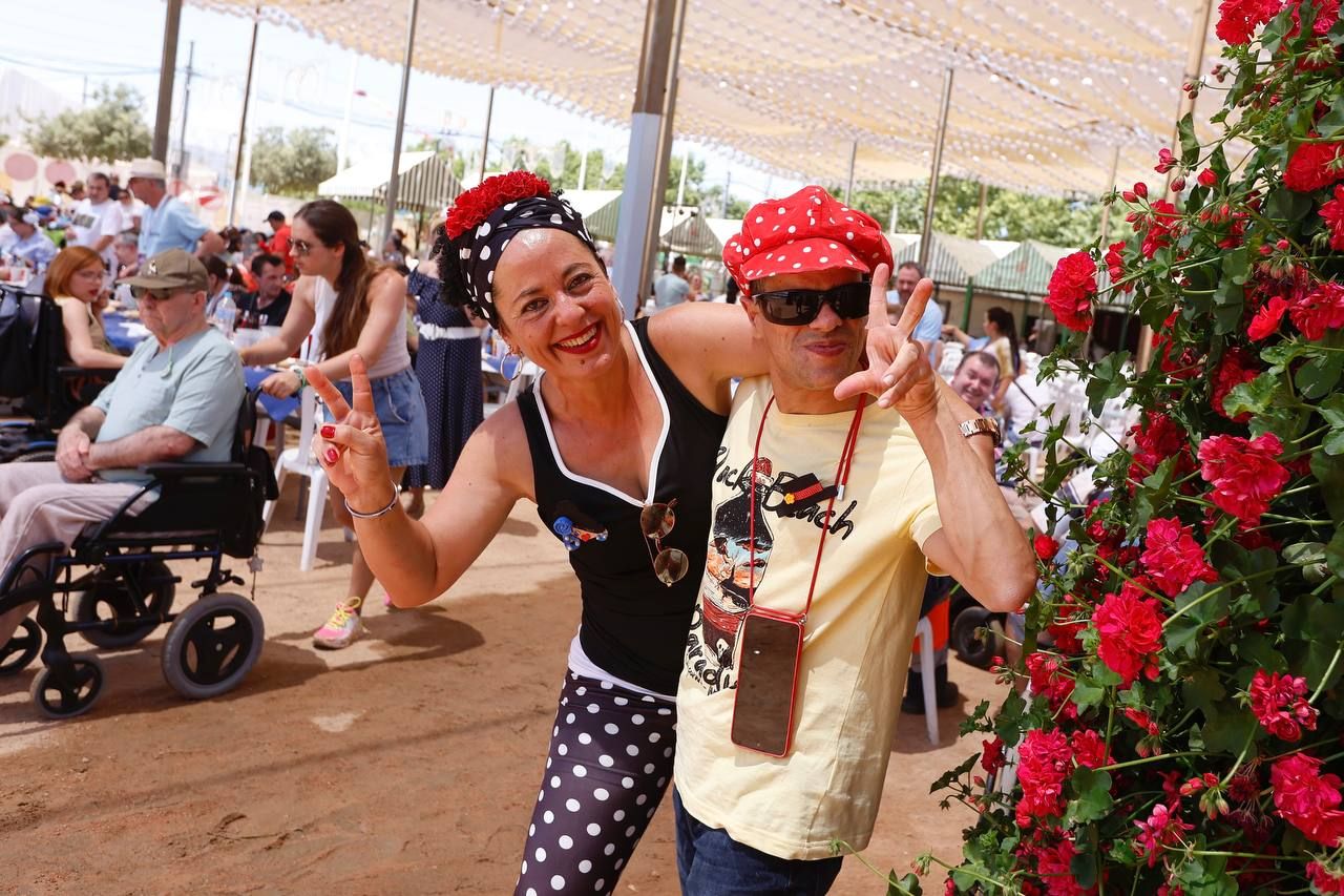 El tardeo se impone en las casetas de la Feria de Córdoba para disfrute de propios y extraños