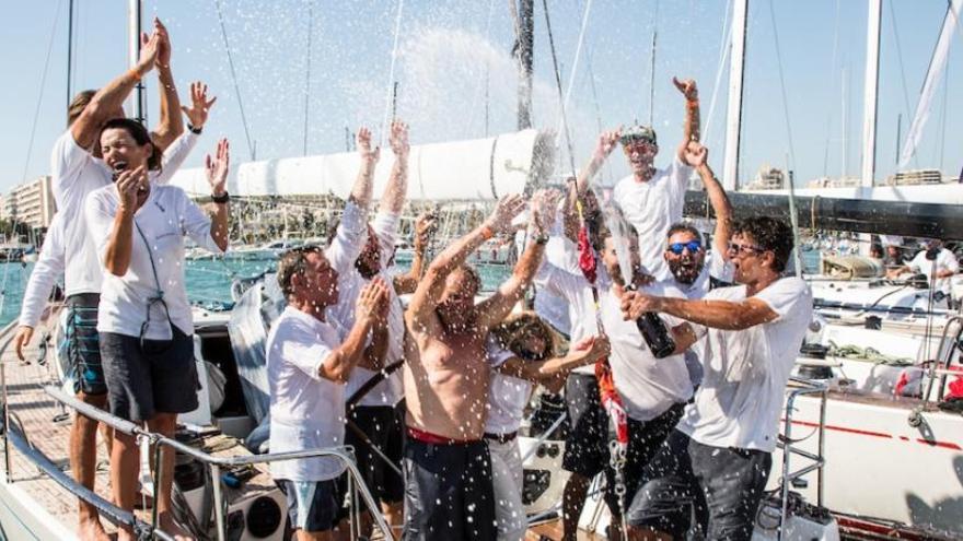 La tripulación del &#039;Rats on Fire&#039; celebra su triunfo en la Copa del Rey.