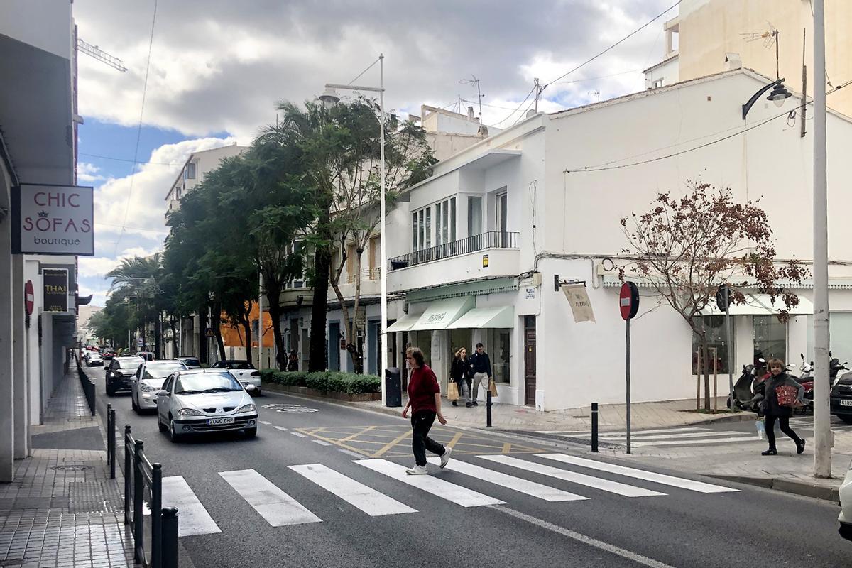 La calle Conde de Altea con algunos edificios a rehabilitar.