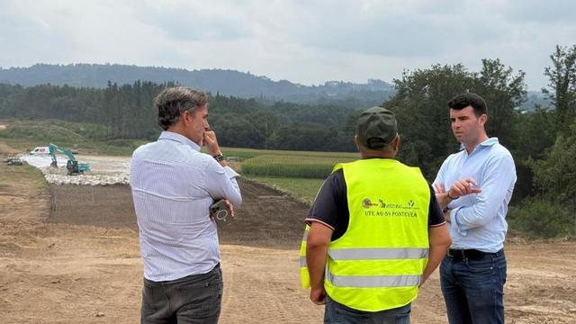 Louzao en las obras del nuevo tramo esta semana.  | CEDIDA