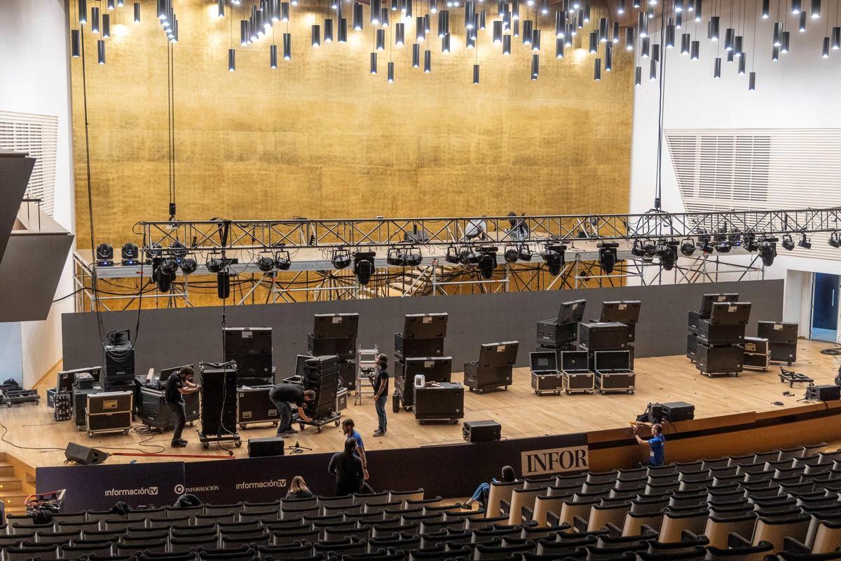 Montaje de la gala en el ADDA.