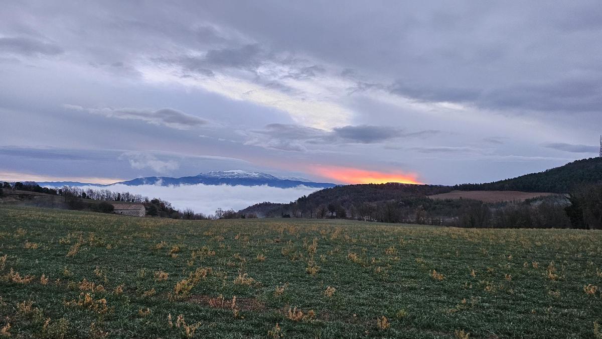 Boira i el Montseny nevat, des de la Pullosa.