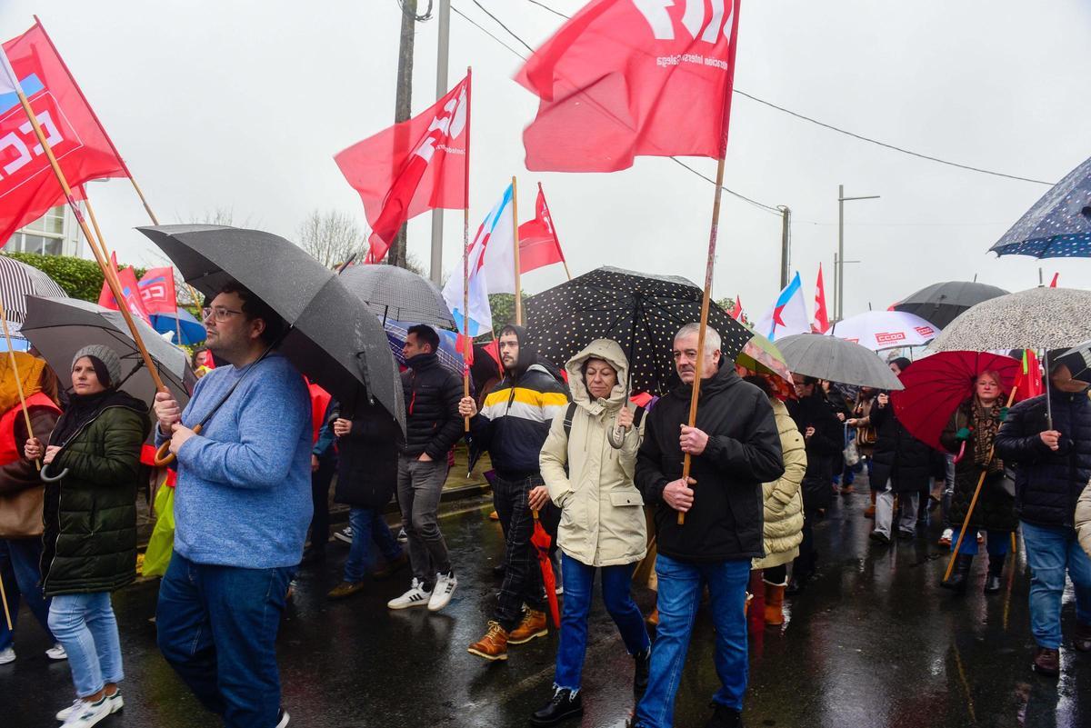 Manifestación de los trabajadores de Losán y Aserpal de Vilasantar a Curtis Manifestación de los trabajadores de Losán y Aserpal de Vilasantar a Curtis