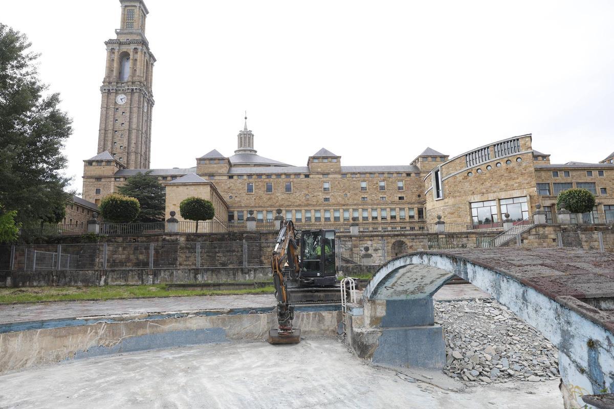 En imágenes: así avanzan las obras de la piscina de La Laboral