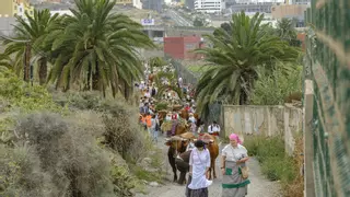 'Somos costeros', bocadillos de chorizo y tradición en la romería de San Lorenzo