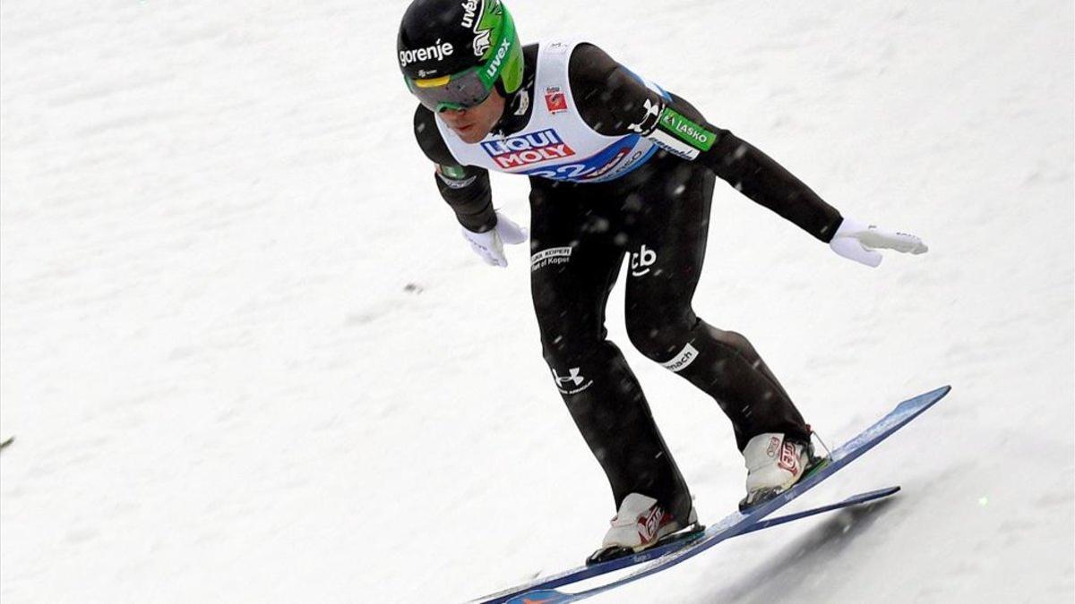 El esloveno Jernej Damjan compite en Seefel (Austria)