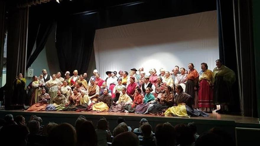 La Escuela Municipal de Folclore muestra lo aprendido en un festival