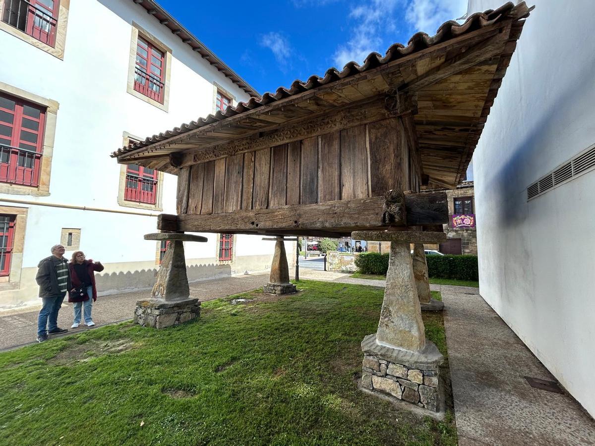 El hórreo del siglo XVI restaurado ya luce en el centro de Villaviciosa El hórreo del siglo XVI restaurado ya luce en el centro de Villaviciosa