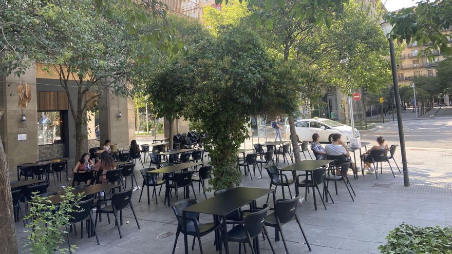 Además de la comida internacional, el interior del restaurante también está ambientado.