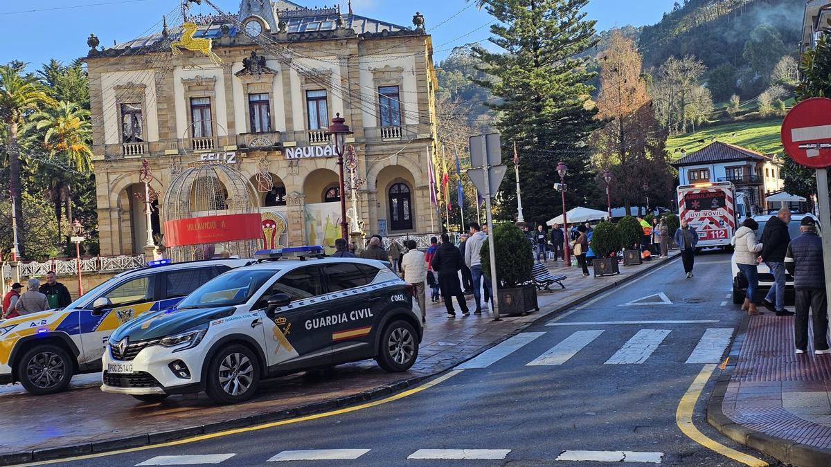 Plaza del Ayuntamiento, con la ambulancia a la derecha, al fondo de la imagen.