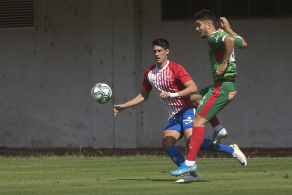 El partido entre el Sporting de Gijón y el Alavés, en imágenes