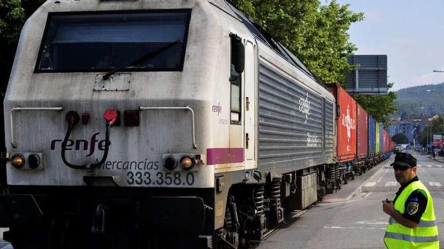 La de ayer fue la cuarta operativa ferroportuaria realizada por Boluda rumbo a la terminal de contenedores en Ferrazo. // Fotos: Iñaki Abella