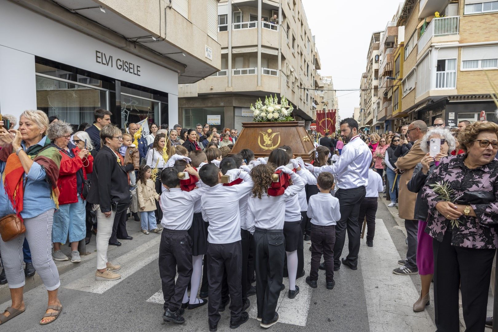 Bendición y procesión de Las Palmas en Torrevieja de Domingo de Ramos en la Semana Santa 2024