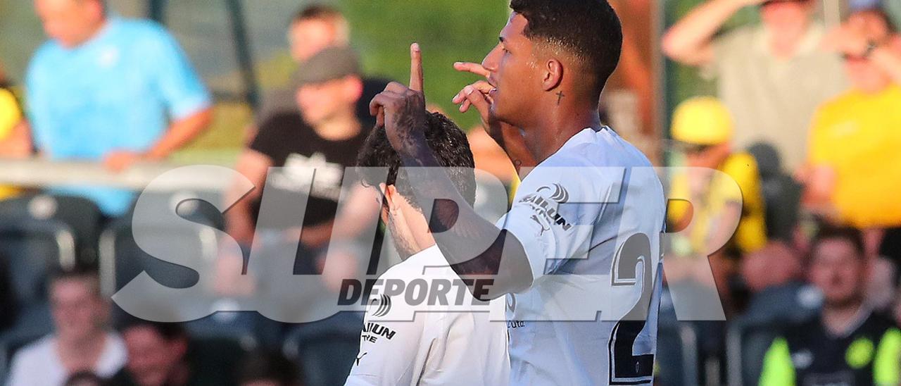 Marcos André celebra el segundo gol