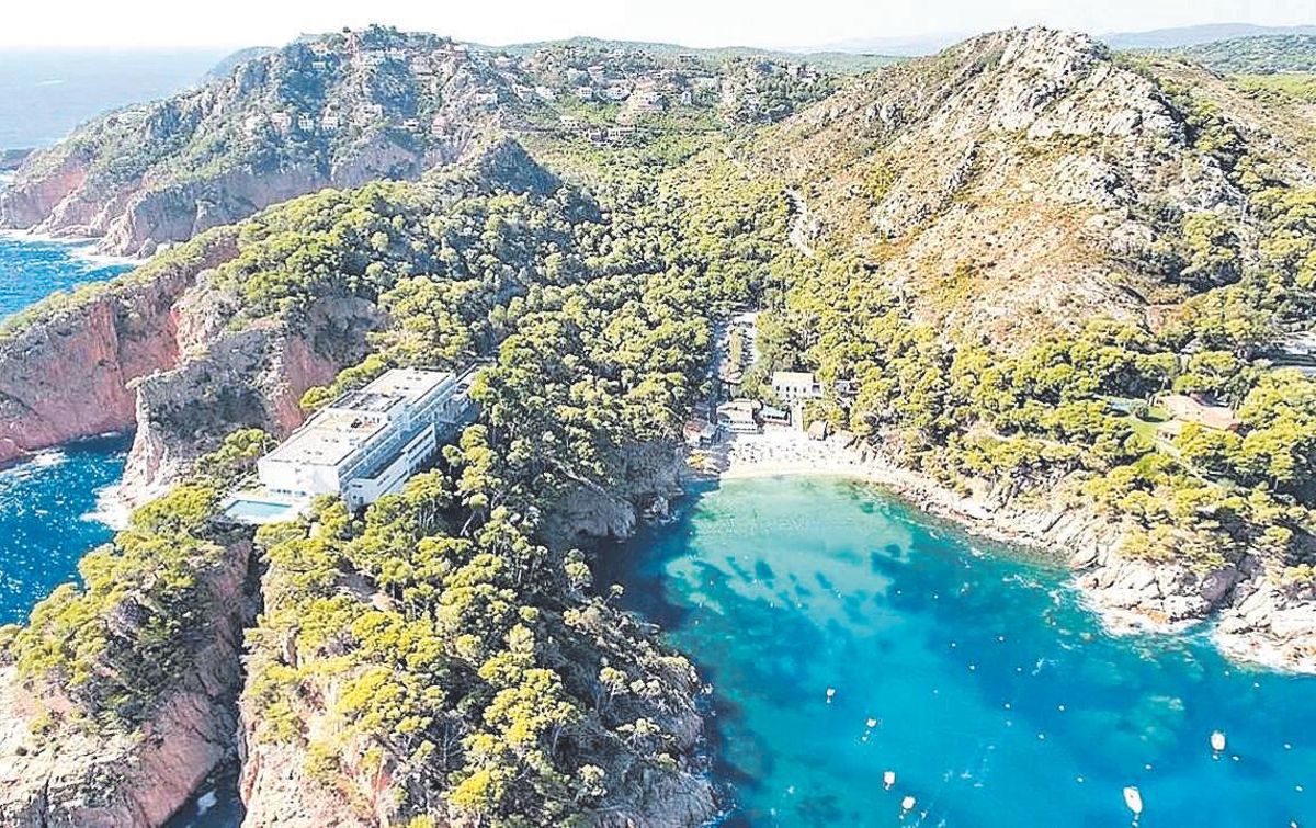 La cala d’Aiguablava, a Begur, a vista d’ocell.