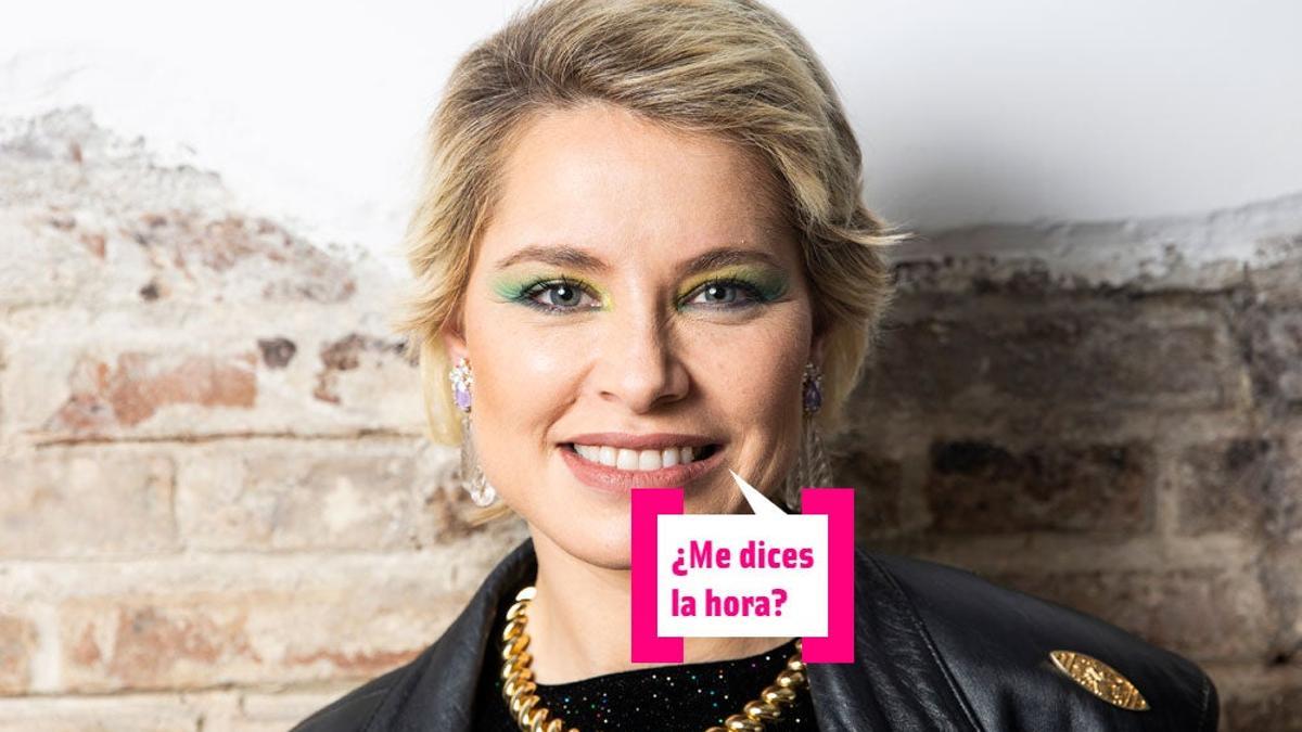 Soraya Arnelas: posado con maquillaje y peinado ochentero