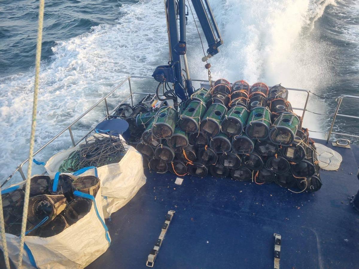 Las impactantes imágenes del cuaderno de bitácora de los 'pescadores' de furtivos